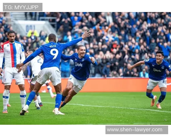 曼联主场狂胜巴黎圣日耳曼五球大捷绝杀时刻引发全场狂欢